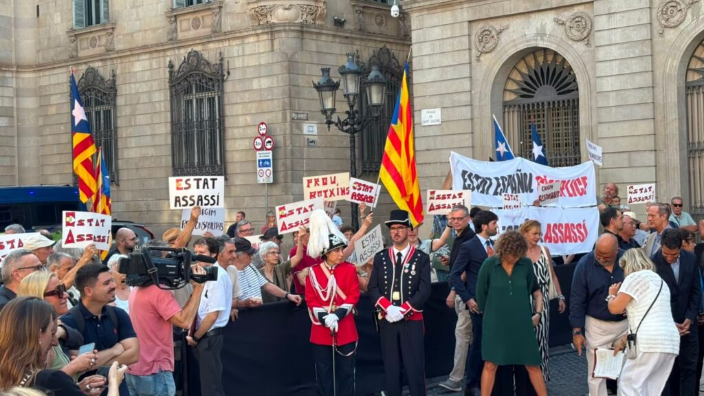 Nou anys del 17-A: "És un record que porta noms i cognoms, rostres i històries de vida" | atemptat Rambla, atemptats, homenatge, plaça de Sant Jaume, terrorisme, terrorisme islamista