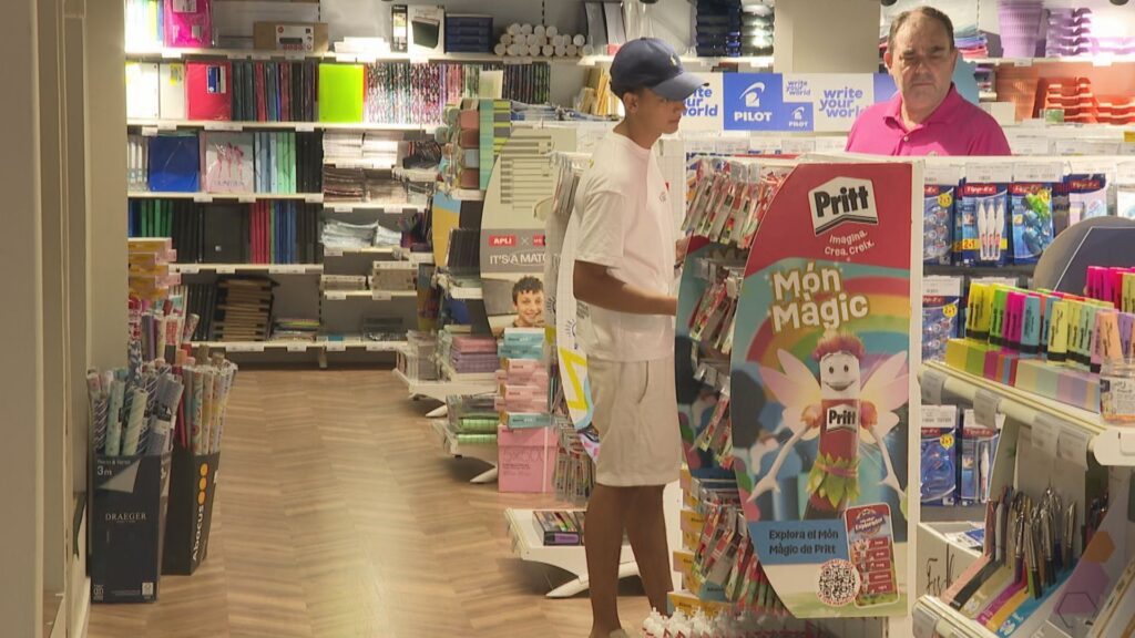 Compra de material per a l'escola
