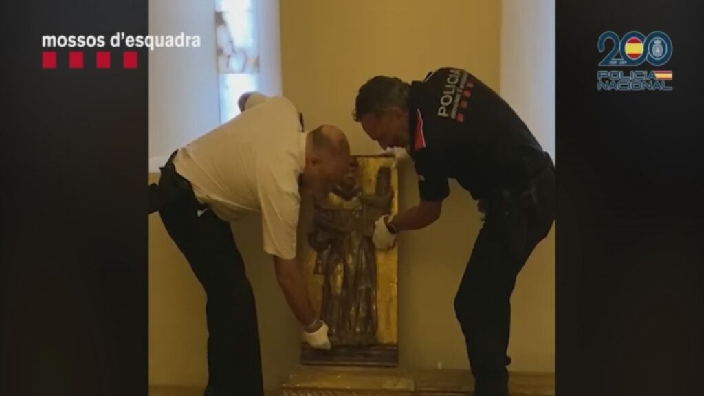 Retornen una peça robada d'un monestir de Navarra el 2010 que havia viatjat fins a Barcelona | Mossos d'Esquadra, Policia Nacional, robatoris