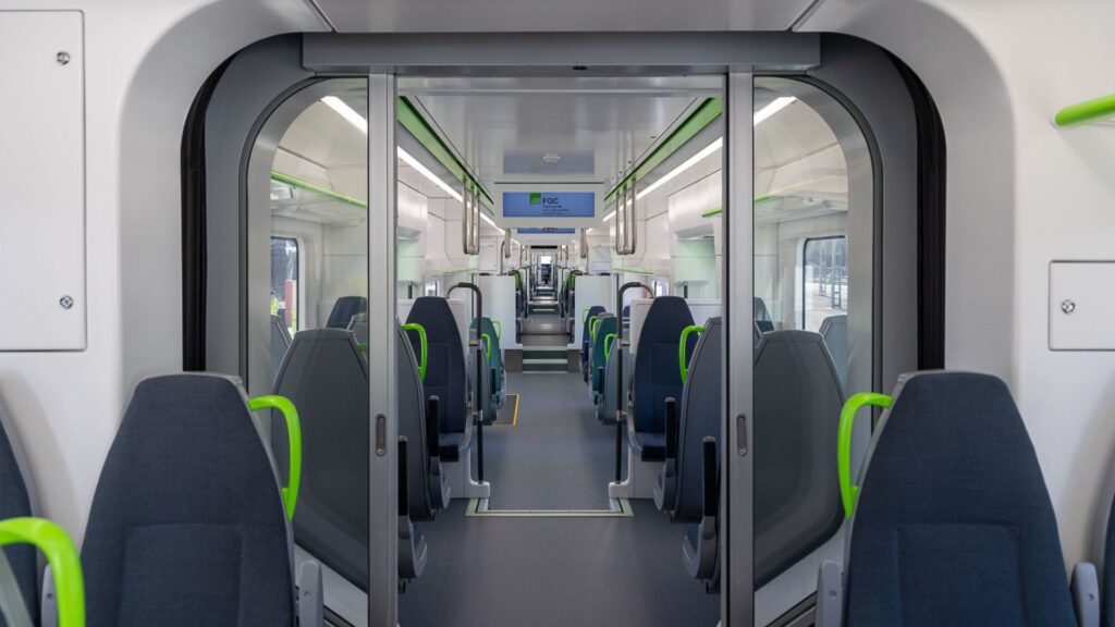 Adif fa les primeres proves amb trens del nou accés ferroviari a l'aeroport de Barcelona-el Prat | Adif, Aeroport Josep Tarradellas Barcelona-el Prat, FGC, Rodalies