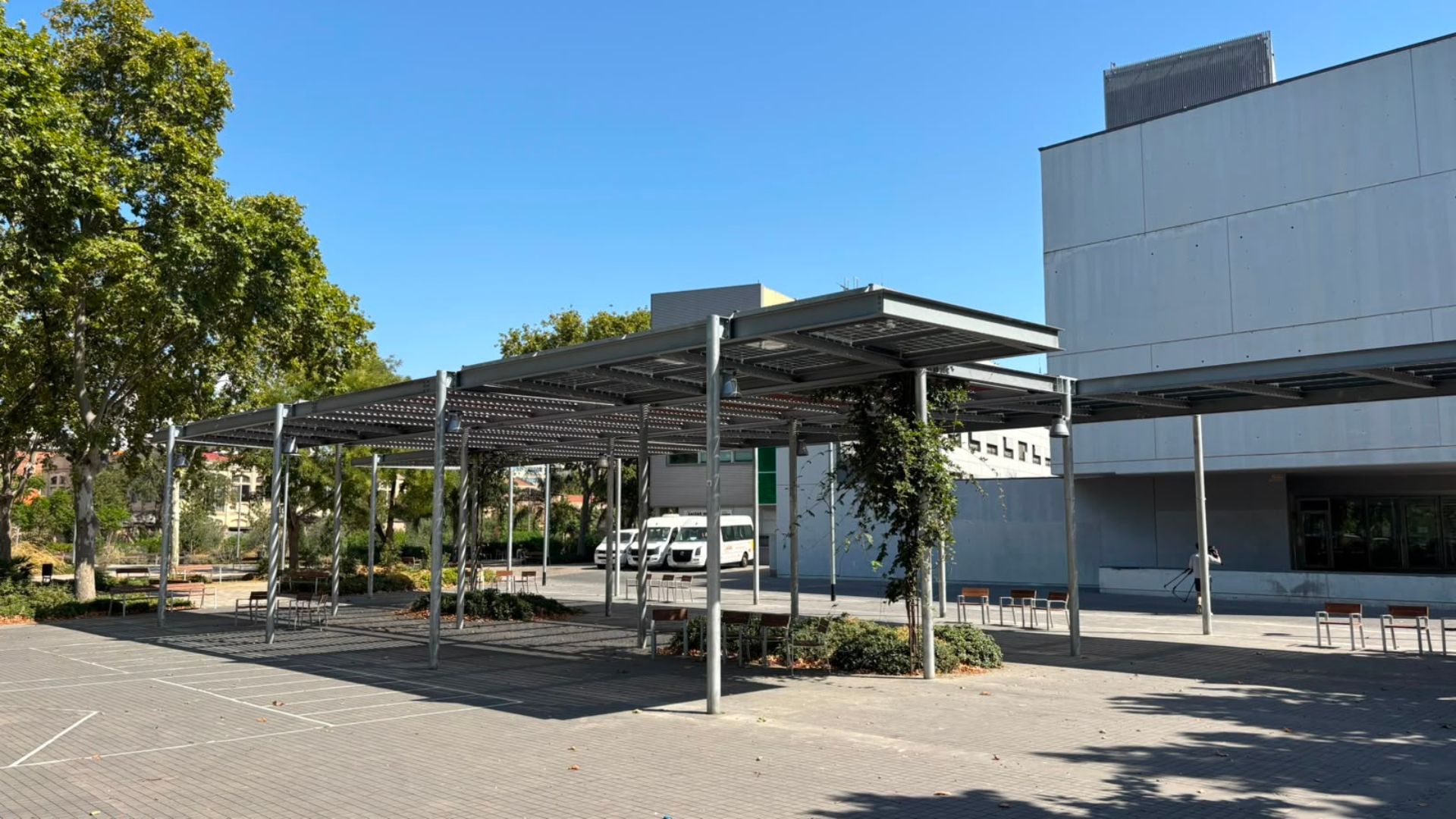 Pèrgola fotovoltaica Tretze Roses