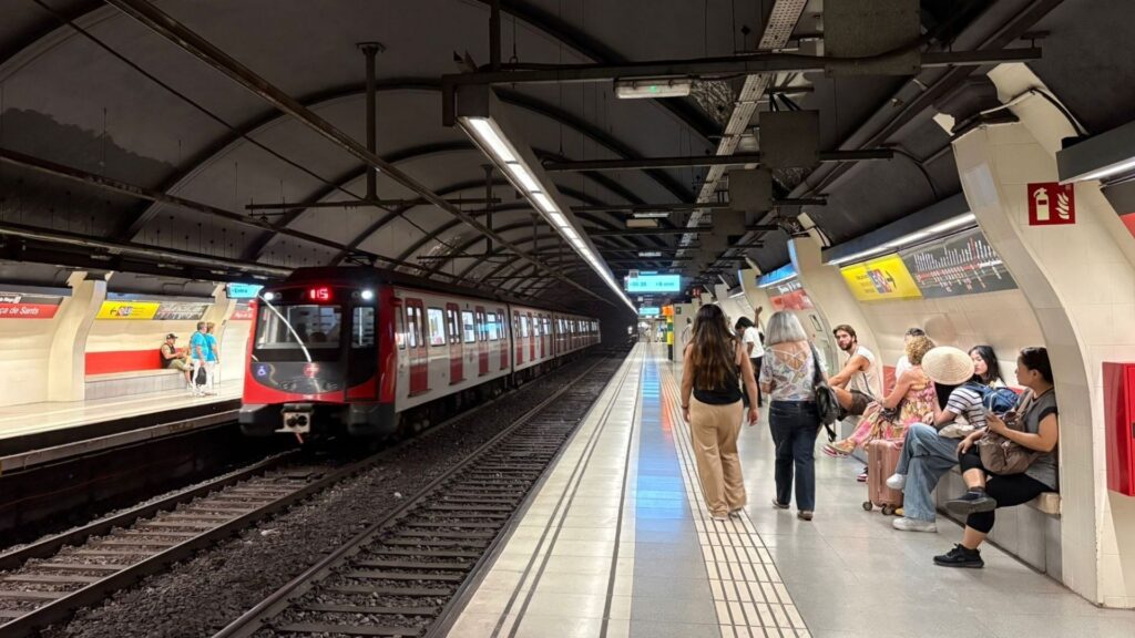 plaça sants metro l1