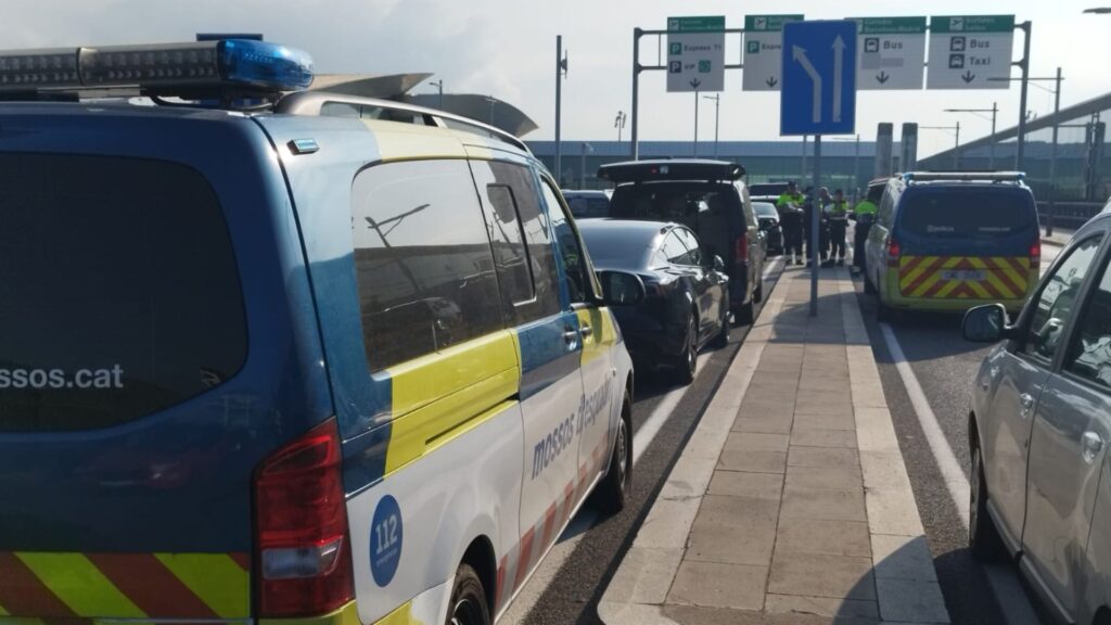 Els Mossos immobilitzen vuit VTC a l'aeroport que circulaven sense llicència o permís vàlid | Aeroport Josep Tarradellas Barcelona-el Prat, Mossos d'Esquadra, Servei Català de Trànsit (SCT), vtc