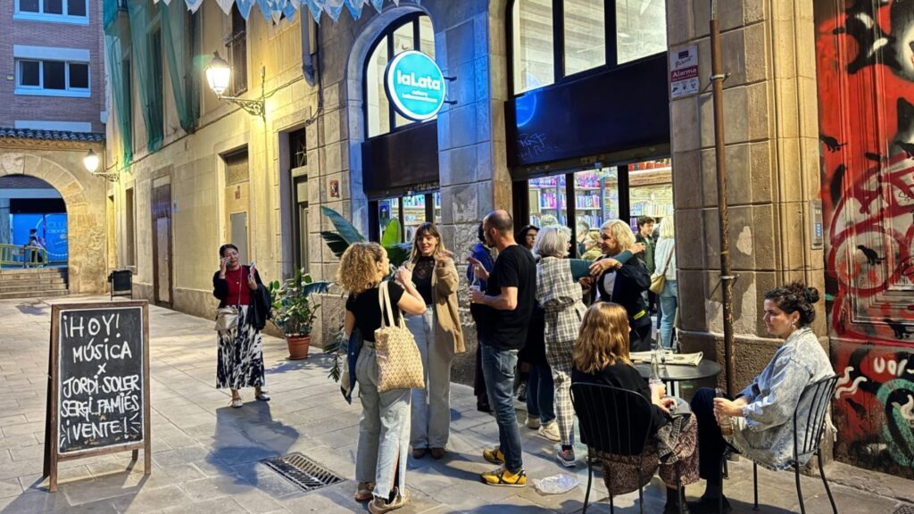 El Lata Fest explora com la literatura llatinoamericana revisita el passat | escriptors, festival, llibreries