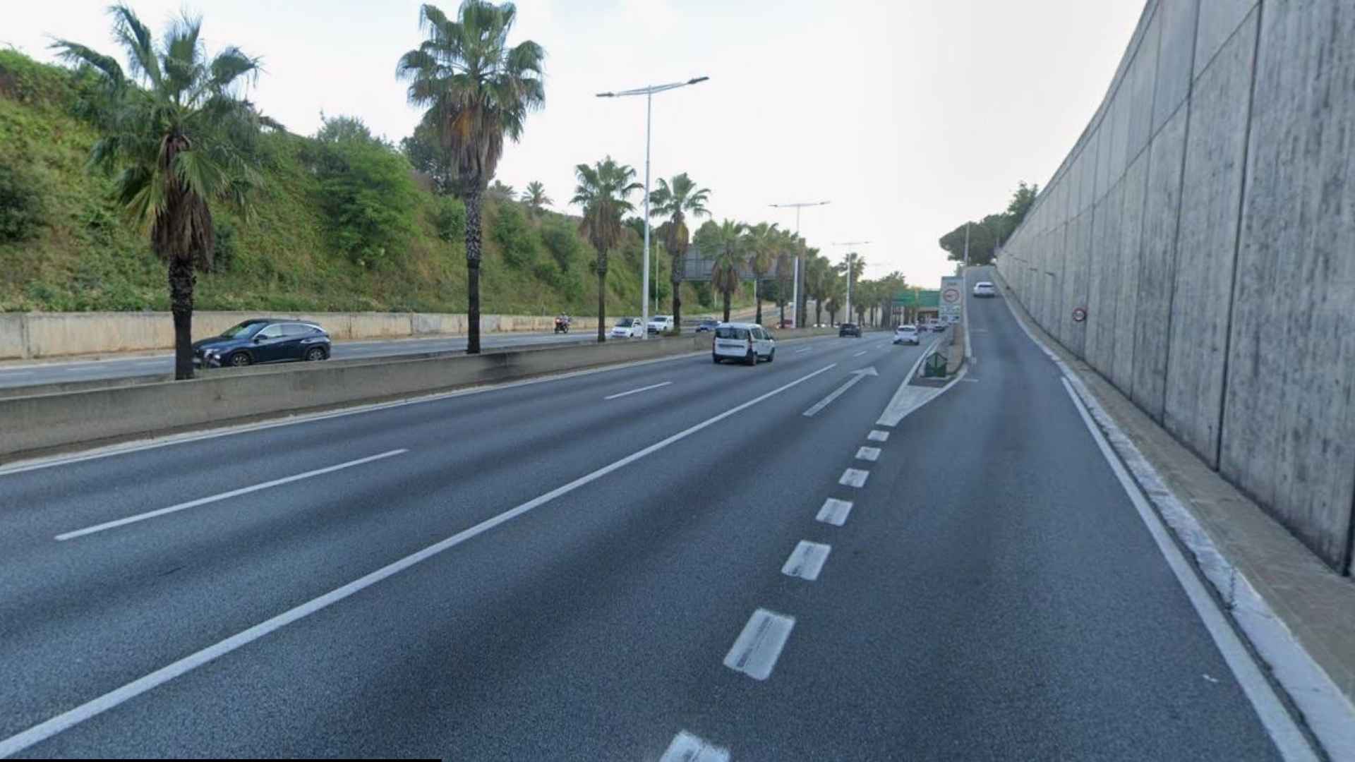 accident a la ronda de Dalt entre tres turismes i una ambulància