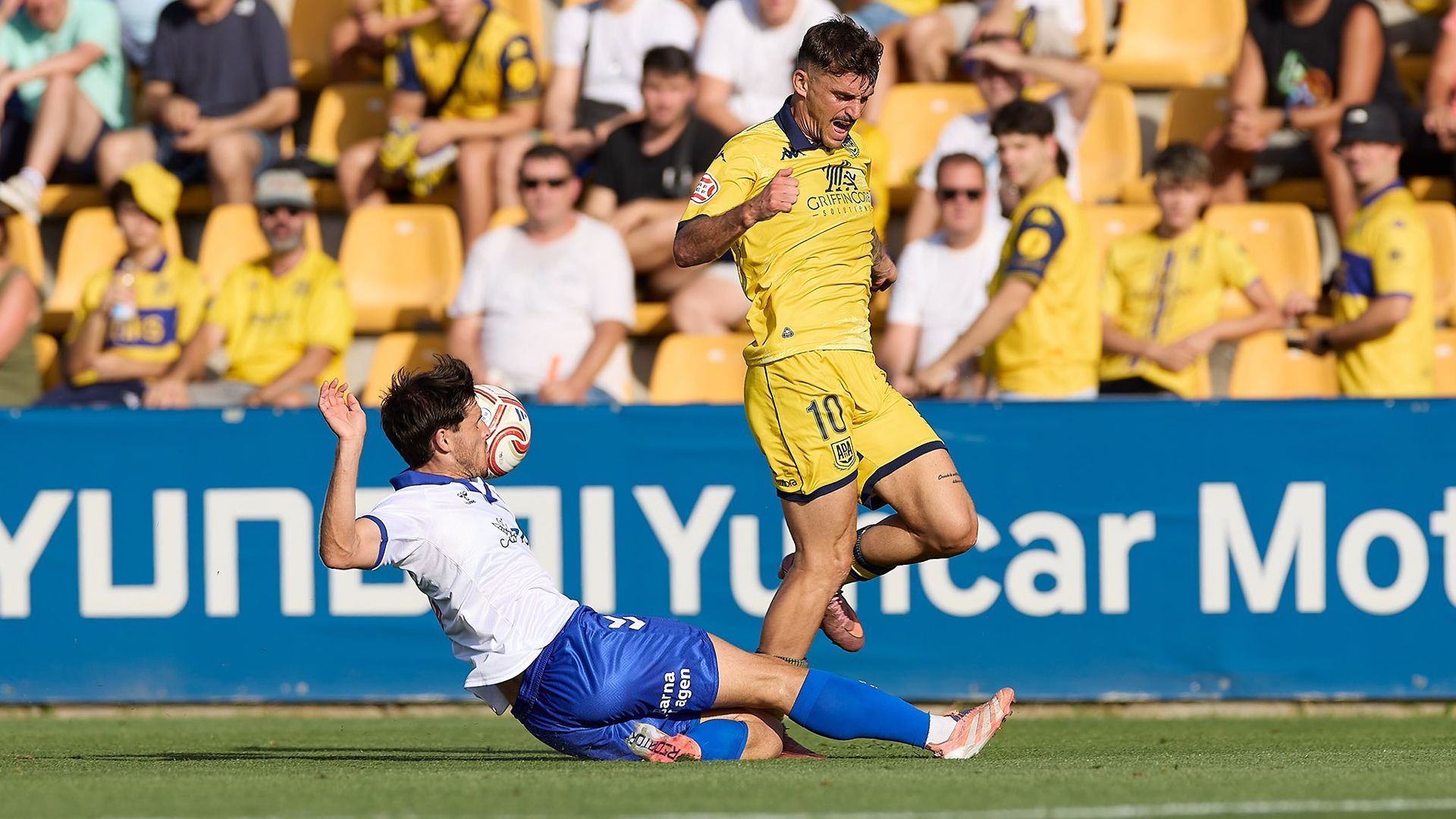 Partit entre l'Alcorcón i el Club Esportiu Europa de la Primera RFEF