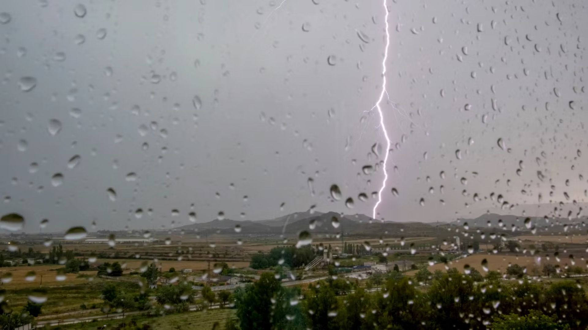 S'acosta un gran canvi de temps: baixada potent de la temperatura acompanyada de tempestes fortes | meteorologia, pluja, previsió del temps