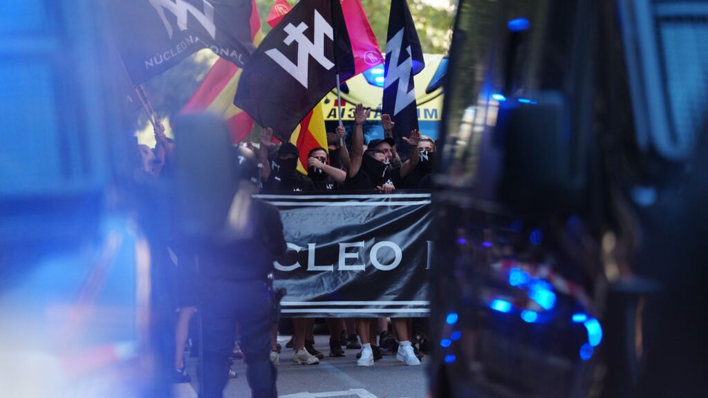 18 detinguts en els aldarulls posteriors a la manifestació antifeixista de la Diada | detencions, diada, Mossos d'Esquadra