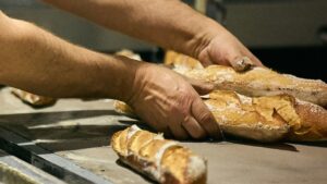 La gesta d’un jove forner per salvar una fleca del Poblenou: “Érem nosaltres o una gran cadena”