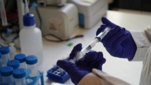 El Vall d’Hebron desenvolupa un sistema per alliberar quimioteràpia localitzada menys tòxica