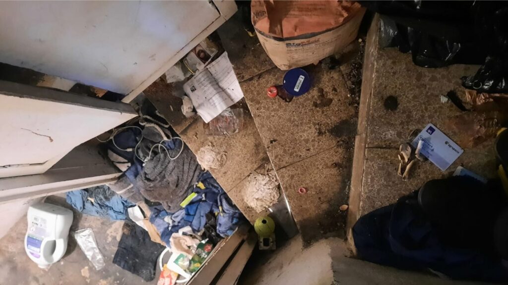 Els veïns d'una finca de l'Eixample, atemorits per un narcopís: "Vivim amb por constant" | narcopisos, prostitució, queixes veïnals, tràfic de drogues, vandalisme