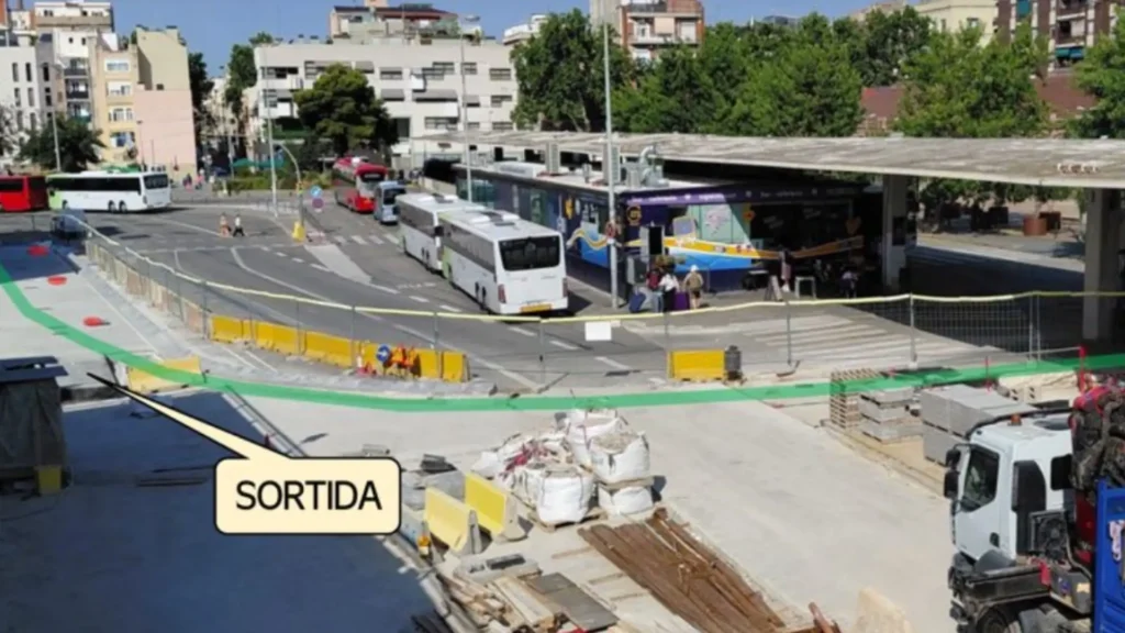 Canvis a la plaça d’Espanya: la rotonda en forma de pera per les obres de perllongament de l’L8 | estació de Sants, FGC, obres, plaça d'Espanya, trànsit