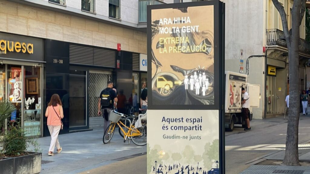 Barcelona posa a prova un sistema per mesurar a temps real vianants i vehicles al carrer | Ajuntament de Barcelona, bicicleta, patinets elèctrics, zones de vianants
