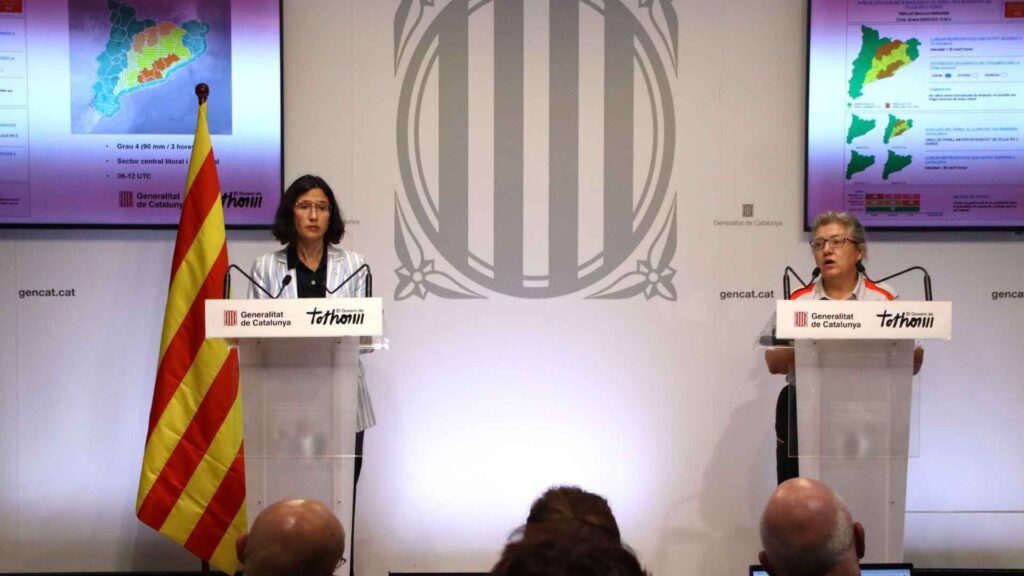 la consellera d'Interior, Núria Parlon, i la sotsdirectora de Protecció Civil, Imma Solé