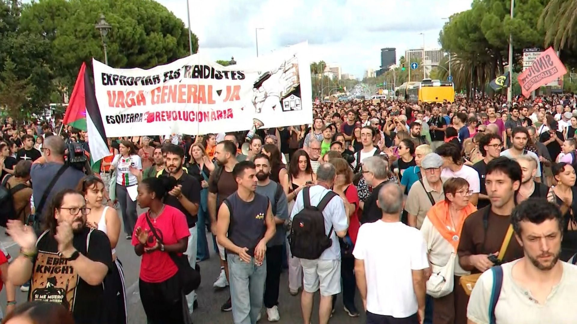 Protestes a Barcelona durant la visita de Sánchez per exigir solucions a la crisi de l'habitatge | habitatge públic, lloguer, manifestacions a Barcelona, Pedro Sánchez, protestes, Sindicat de Llogaters