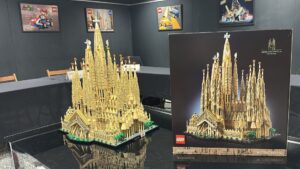 Construeixen la Sagrada Família de Lego a Barcelona dos mesos abans que surti al mercat