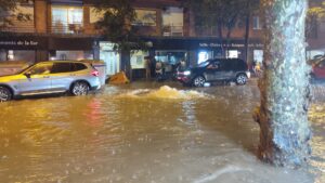 Una tromba d’aigua provoca inundacions i afectacions al metro i la ronda de Dalt