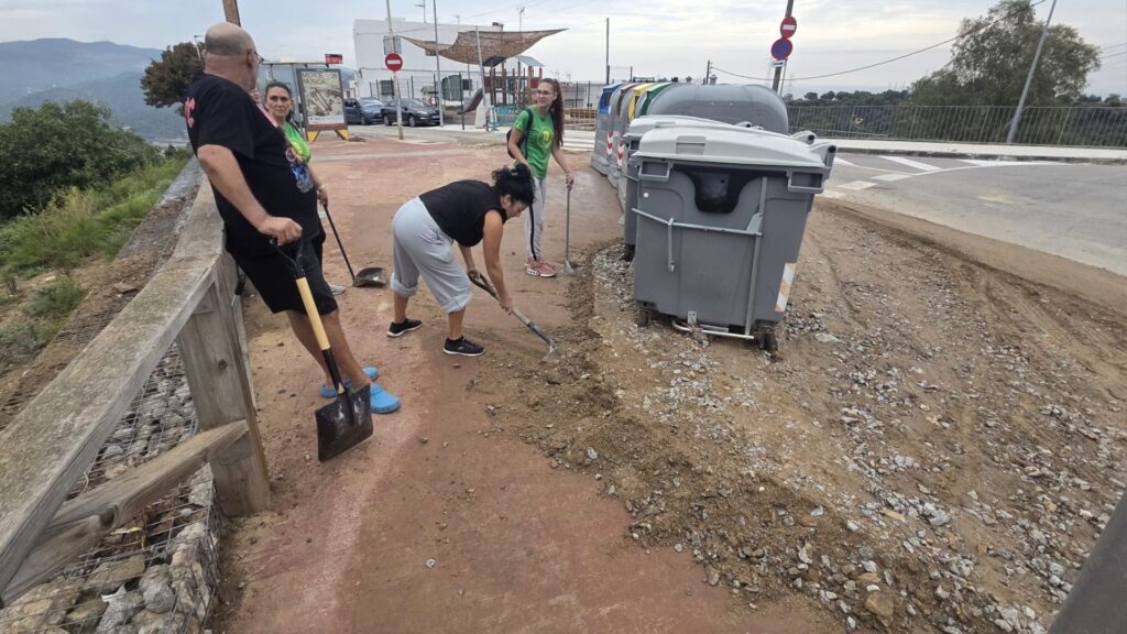 Els aiguats deixen carreteres i carrers impracticables als barris de muntanya: "Estem incomunicats" | Barris, inundació, pluja, queixes veïnals