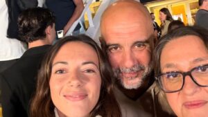 Oques Grasses uneix dos mites del Barça en el penúltim concert a l’Estadi Olímpic