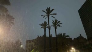 Una tempesta aparatosa a Barcelona deixa fins a 50 litres però poques incidències