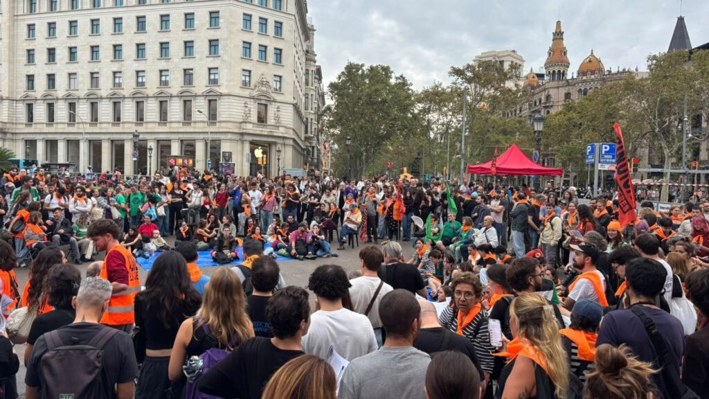 Les reaccions al no als decrets d'habitatge: una jornada de protestes al carrer | Govern d'Espanya, habitatge públic, manifestacions a Barcelona, protestes