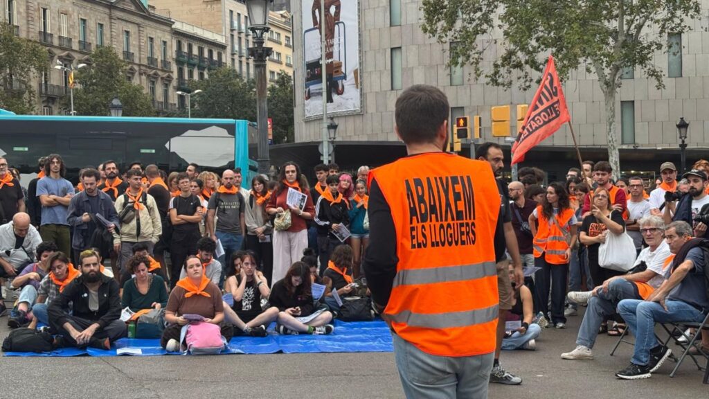 Assemblea a l'acampada per l'habitatge per decidir la vaga general