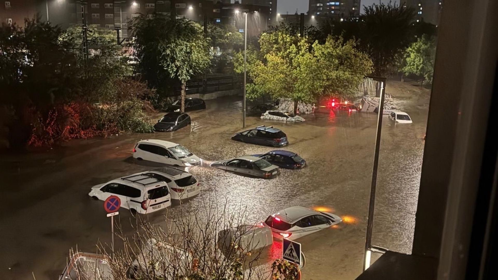 carrers inundats amb cotxes