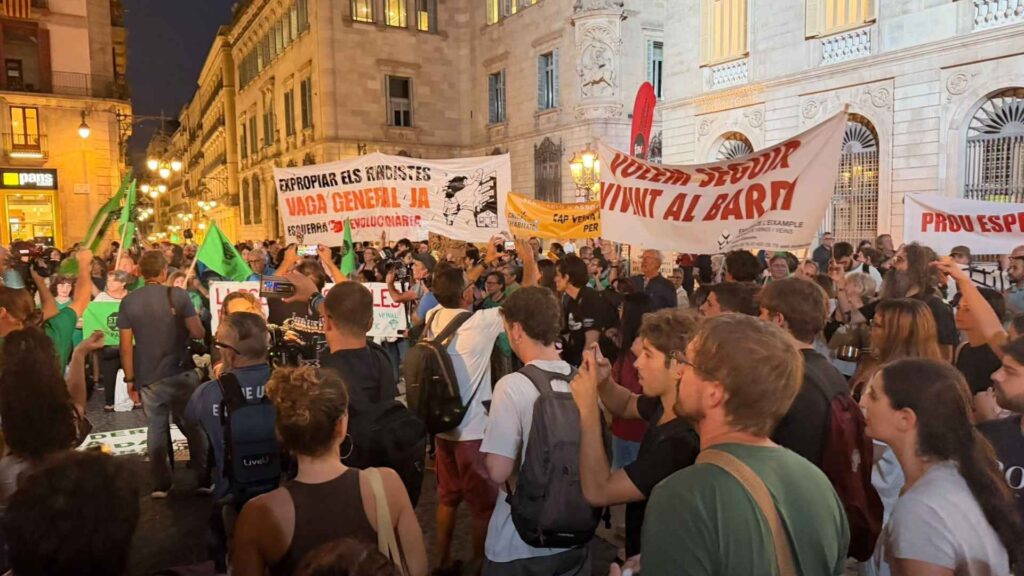 Cassolada per l'habitatge a la plaça de Sant Jaume