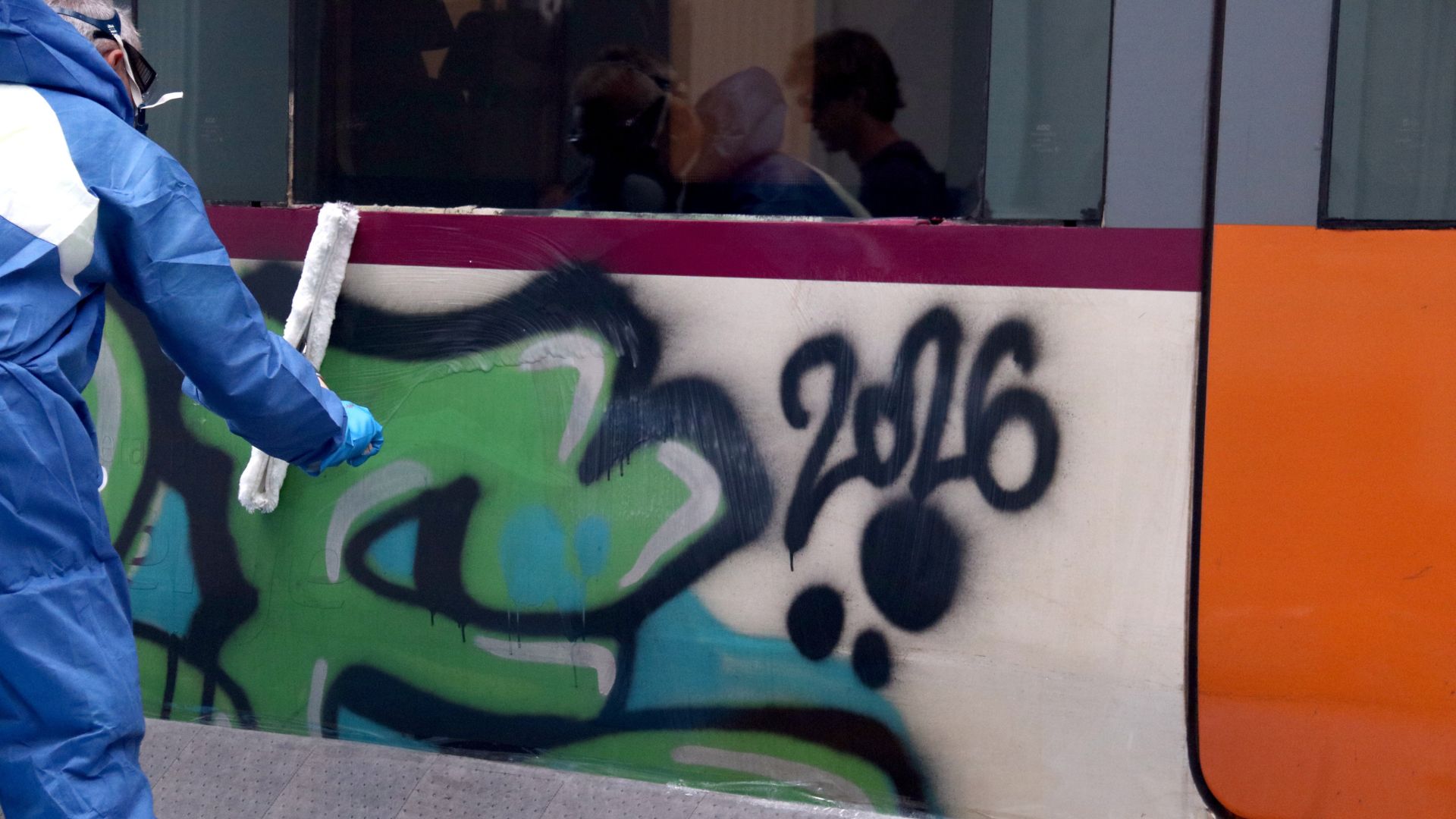 Els Mossos detenen nou persones i resolen 53 delictes de danys per grafits en trens | grafits, infraestructures, Mossos d'Esquadra