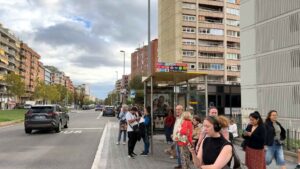 Cues de fins a 40 minuts en la jornada de vaga parcial als autobusos de TMB