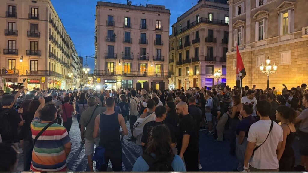 Cassolada per l'habitatge a la plaça de Sant Jaume