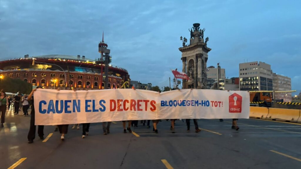 Les reaccions al no als decrets d'habitatge: una jornada de protestes al carrer | Govern d'Espanya, habitatge públic, manifestacions a Barcelona, protestes