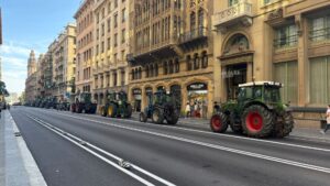 200 tractors entren al centre de Barcelona per demanar ajuts per al sector de la pagesia